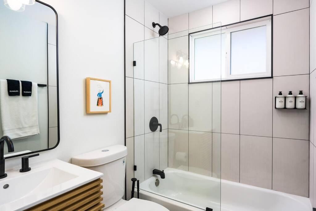 Wild West Disco Haus! Sleeps 12, Hot Tub + Gym! *
